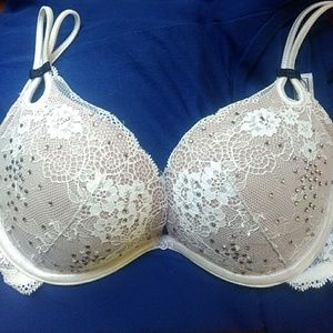 Victoria's Secret push up bra size 32c embellished